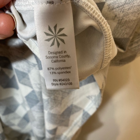 Women’s Athleta Gray and White Razor Back Tank Top Size Medium - Picture 3 of 7